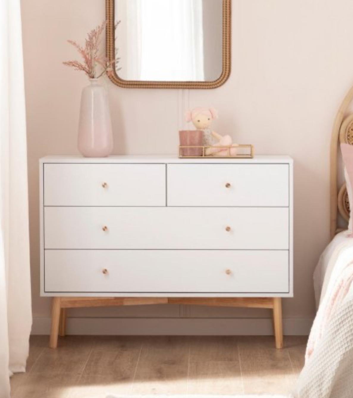 Cómoda infantil de 4 gavetas em madeira cor branco